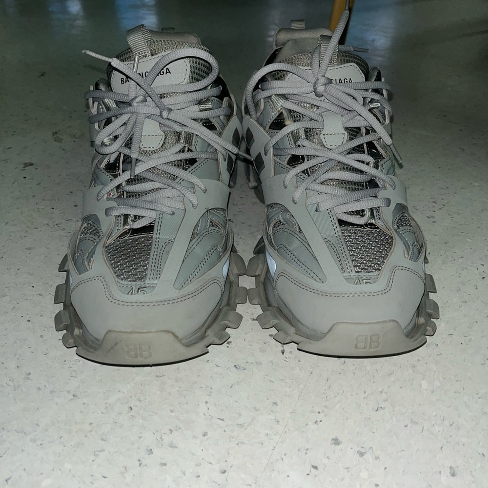 no box a little scuffed up good steal tho - Picture 2 of 4